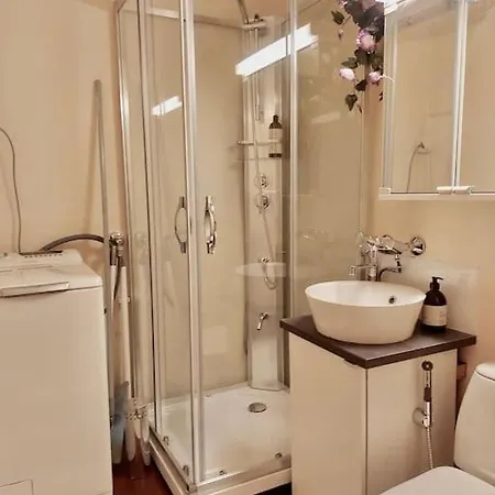 Kaksio Idyllisellae Alueella Laehellae Luontoa. Apartmán *