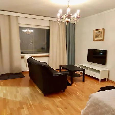 Kaksio Idyllisellae Alueella Laehellae Luontoa. Apartment