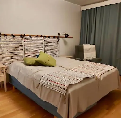 Kaksio Idyllisellae Alueella Laehellae Luontoa. 库奥皮奥